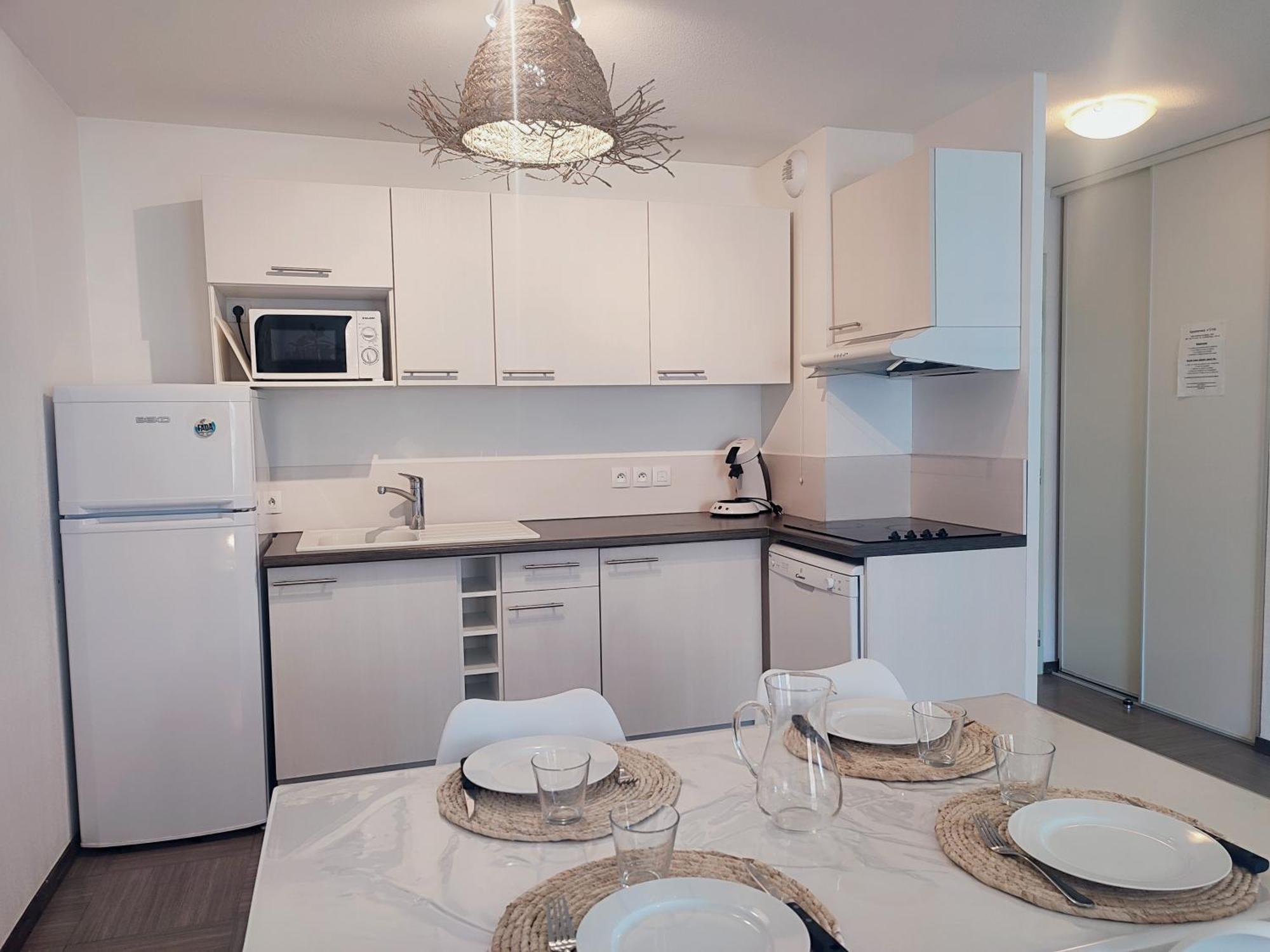 Appartement Le Familial - T3 piscine, climatisation&balcon à Gréoux-les-Bains Extérieur photo